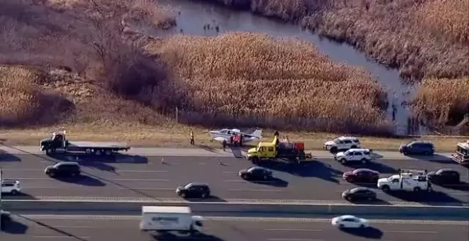 Espectacular aterrizaje de emergencia en una autopista de Chicago