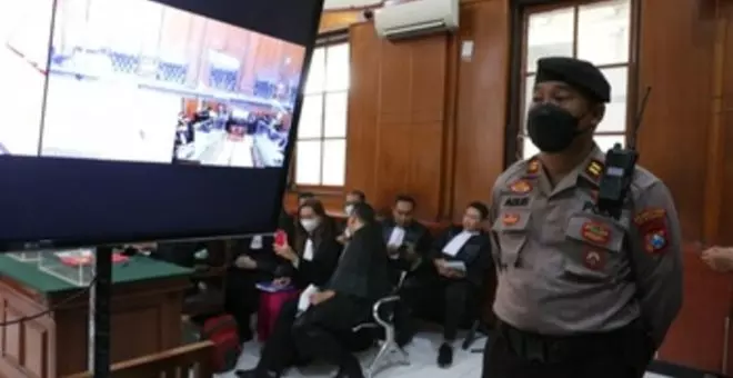 Comienza el juicio contra los responsables de la muerte de 135 personas en un estadio de fútbol en Indonesia