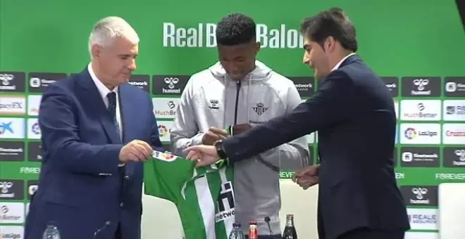 El Betis presenta al lateral zurdo brasileño Abner Vinícius