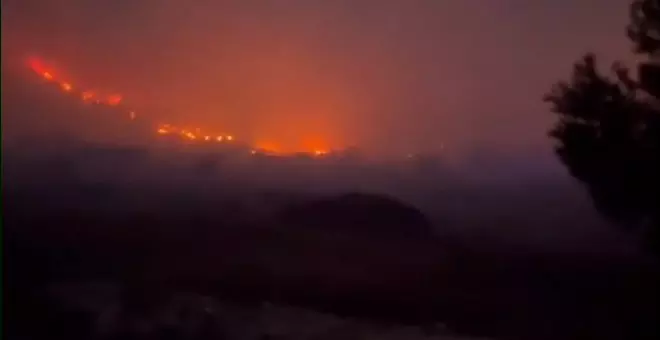 Un incendio forestal obliga a desalojar a 150 vecinos en Aigües