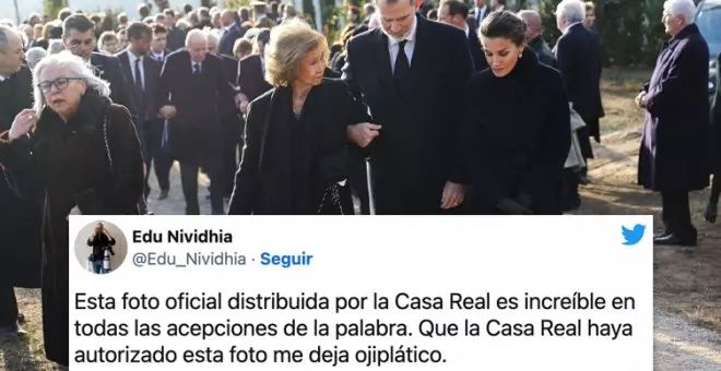 "La Casa Real no da puntada sin hilo": los tuiteros analizan con lupa la foto de Felipe VI, Leitizia y Sofía en Grecia, con Juan Carlos I al fondo