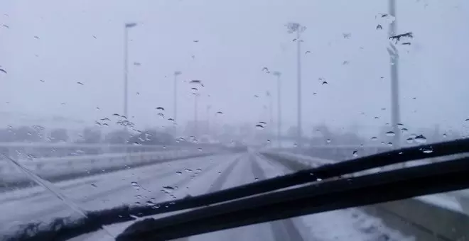 Así debes conducir si nieva o hace mucho frío