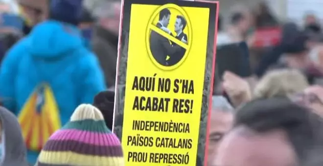La división en el independentismo catalán queda patente durante la protesta contra la cumbre hispano-francesa