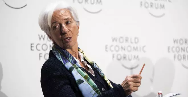 Lagarde avisa en Davos que el BCE seguirá subiendo los tipos de interés porque la inflación es "demasiado alta"