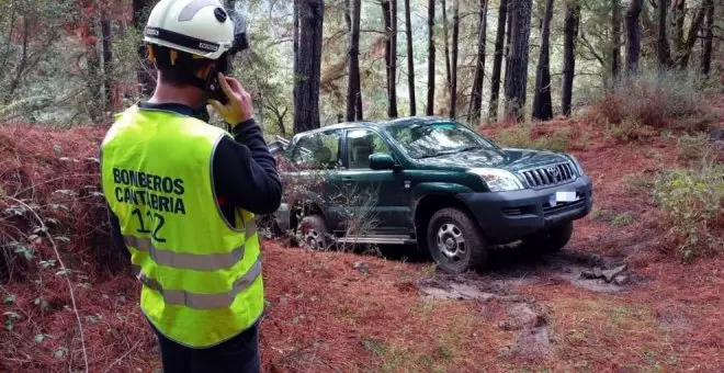 Un conductor se queda atrapado con su vehículo en una pista forestal de Liébana