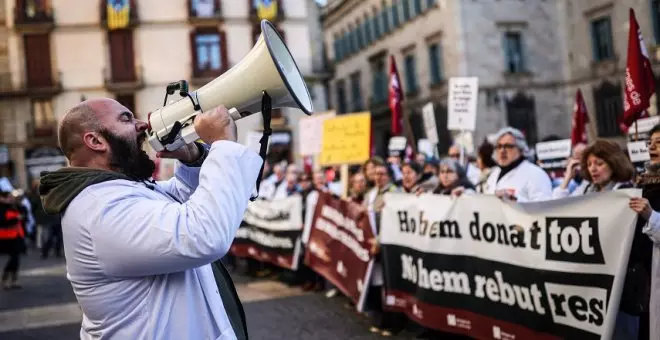 El segon dia de vaga dels metges fa sortir 5.000 professionals al carrer