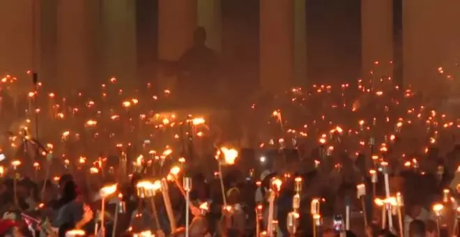 Miles de antorchas en el aniversario del héroe nacional cubano José Martí