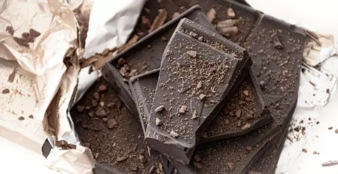 Alertan de la presencia de plomo y cadmio en tabletas de chocolate negro de marcas famosas