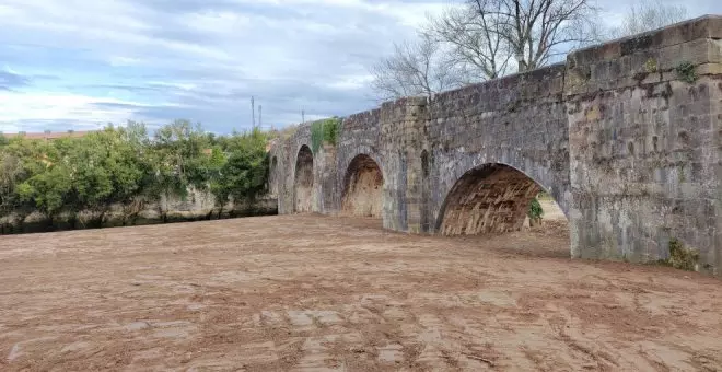 Reabierto el tránsito en el puente viejo de Oruña tras cerrarse por desprendimientos