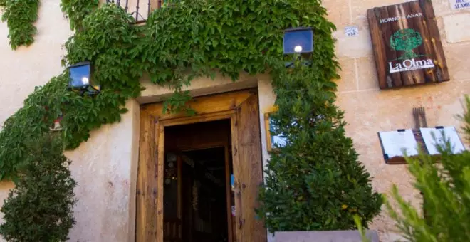 Un hostelero de Pedraza (Segovia) dice que el agua del grifo es gratis pero cobra 4,5 euros por servirla