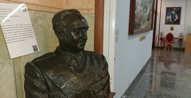 El Museo Militar de A Coruña sigue honrando a Franco con un busto y un retrato entre reyes y héroes de guerra
