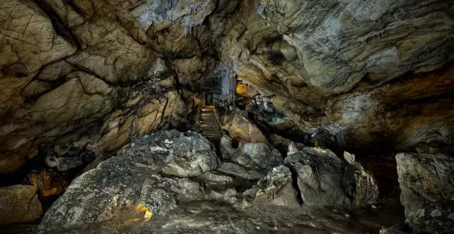 Hallan vestigios visigóticos en la cueva de El Lago, ubicada en Monte Castillo