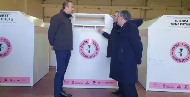 La ciudad comienza a instalar los contenedores para la recogida de ropa y calzado