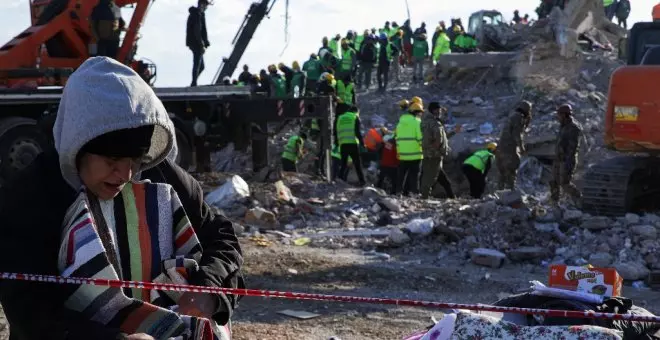 Rescatan con vida a una mujer una semana después de los terremotos de Turquía y Siria