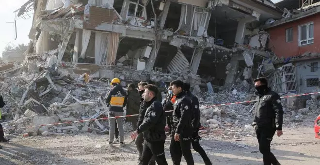 Arquitectos culpan de la tragedia de los terremotos en Turquía al Gobierno de Erdogan por violar la norma de edificación