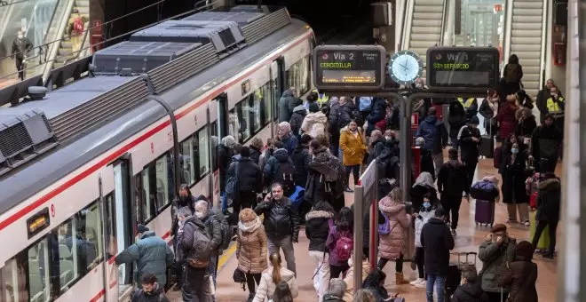Una avería causa retrasos en los Cercanías de Madrid y deja a multitud de pasajeros encerrados a oscuras durante una hora
