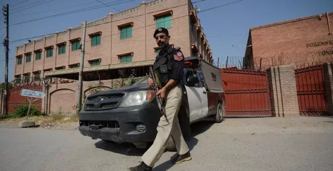 Al menos 60 detenidos por el asesinato público de un hombre acusado de blasfemia en Pakistán