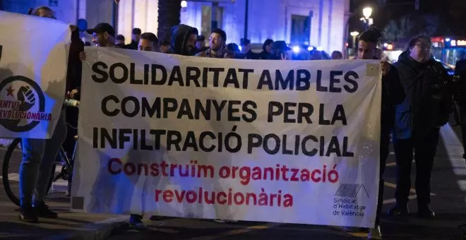 Hasta 88 organizaciones sociales apoyan a las mujeres que se querellaron contra el policía infiltrado en Barcelona