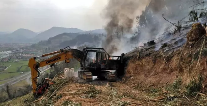 Extinguido un incendio de maquinaria en un monte de Barros