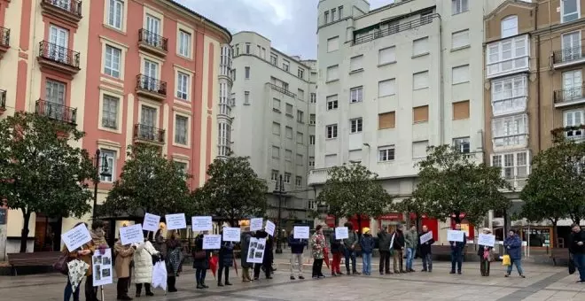 Vecinos de Santander salen a la calle para reclamar un espacio público para todas las personas