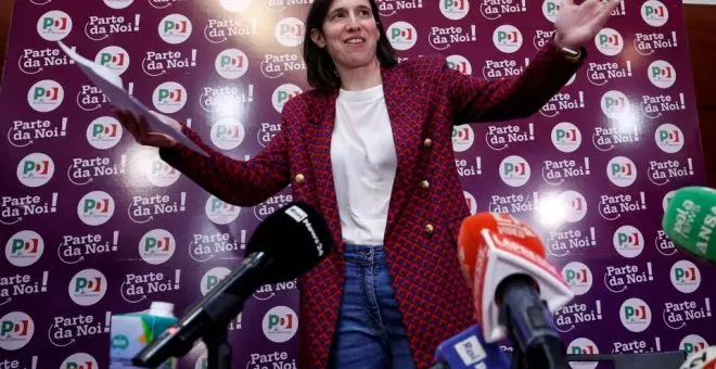 Elly Schlein se convierte en la primera mujer en liderar el Partido Demócrata italiano