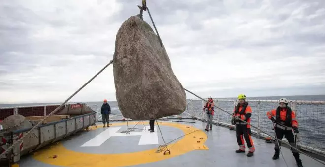 La llamativa iniciativa de Greenpeace: ¿por qué están tirando cientos de rocas gigantes al mar?