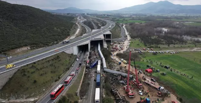 Al menos 36 muertos tras el choque de dos trenes en Grecia en el peor accidente ferroviario de la última década en Europa