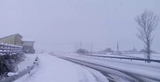 Los puertos de Lunada y Estacas de Trueba continúan cerrados por la nieve