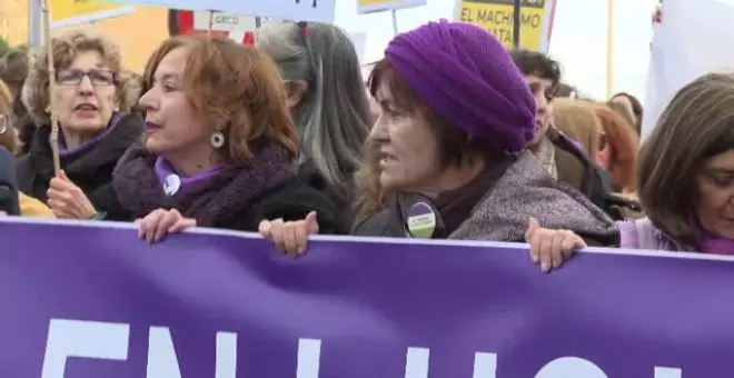 Peticiones de dimisión a Irene Montero en una de las manifestaciones del 8M en Madrid