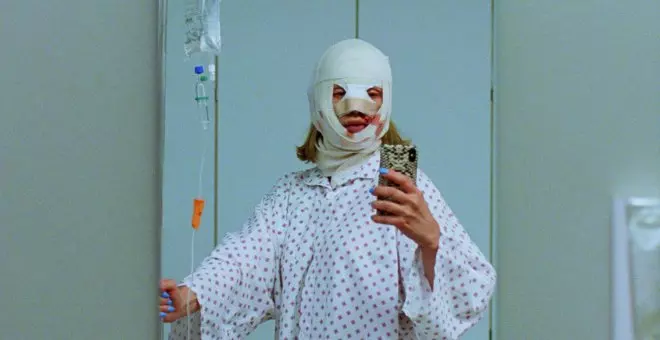 El cineasta Kristoffer Borgli reflexiona sobre la obsesión por la imagen y el éxito en 'Sick of Myself'