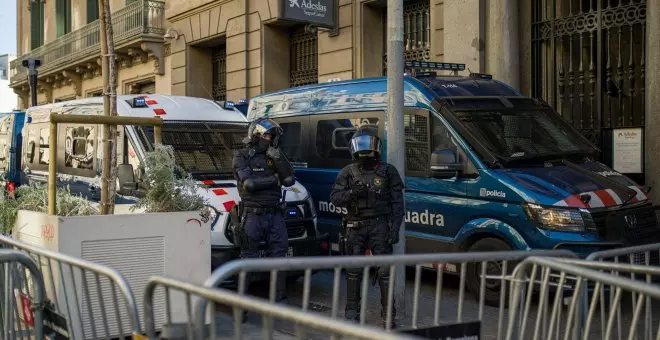 Dos auxiliares detenidos por golpear a anciano con alzhéimer en una residencia de Barcelona