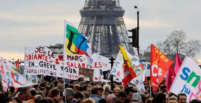 Bloqueos y disturbios en París contra la reforma de las pensiones de Macron