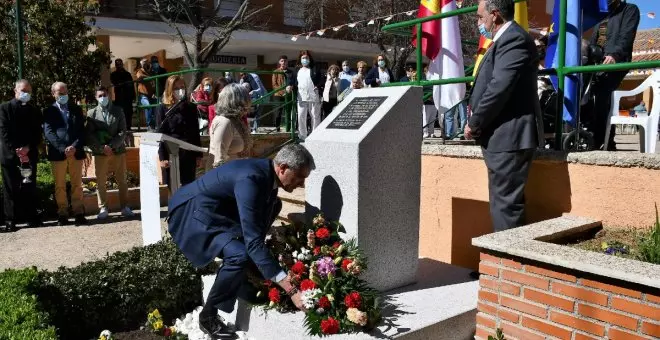 Inaugurado un monolito en la residencia 'San José' en reconocimiento y en memoria de los fallecidos por la covid