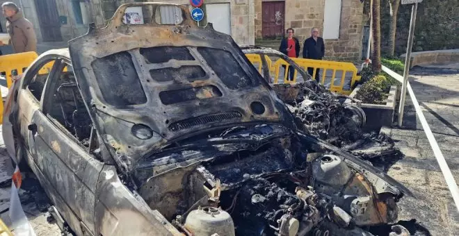 Queman 21 coches en el casco histórico de Tui, Galicia, esta madrugada