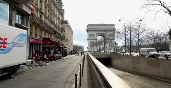 Comienzan a retirar las montañas de basura que llevan dos semanas acumulándose en París
