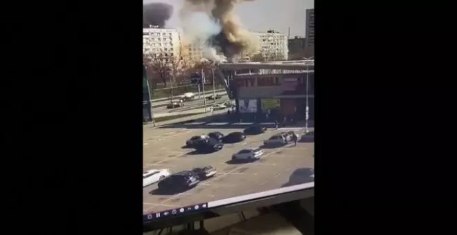 Un vídeo capta el momento en el que un misil impacta en un edificio residencial de Zaporiyia