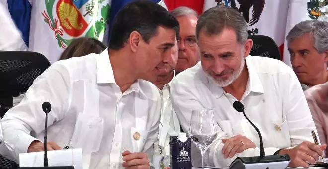 Feijóo acusa a Sánchez de "rendir pleitesía a autócratas" y el Gobierno le recuerda que el rey está en la Cumbre Iberoamericana