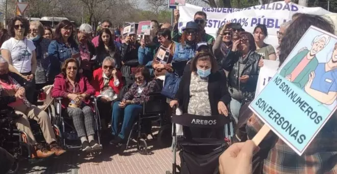 Las trabajadoras de la residencia pública de Alcalá retan a Ayuso: "Hay ancianos que han muerto por desnutrición"