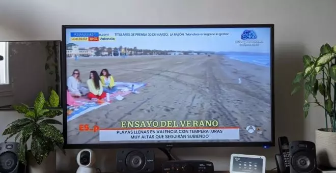 La increíble historia de una "playa llena" con sólo seis bañistas: "En Antena 3 no le dicen la verdad ni al médico"