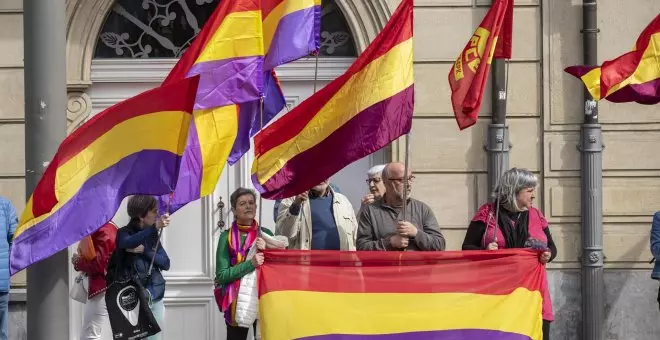 El Parlamento Vasco pide una reforma constitucional que incluya la opción de la República y el derecho a decidir