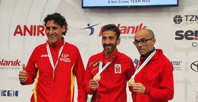 Óscar Fernández se cuelga la medalla de oro por equipos de cross en el Mundial Máster
