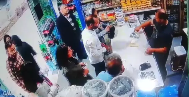 Detenidas dos mujeres en Irán tras ser atacadas con yogur por no llevar cubierta la cabeza en público