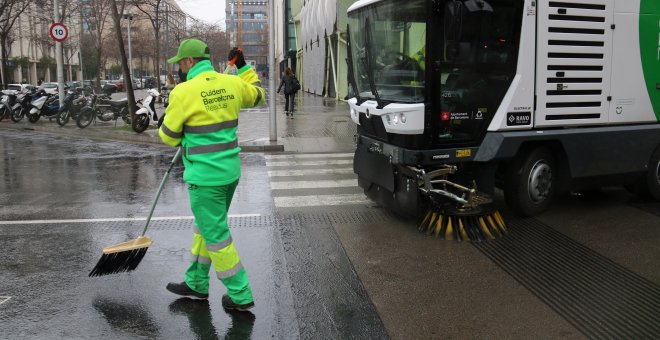 Una paperera per cada 60 habitants: Com gestiona Barcelona la neteja?