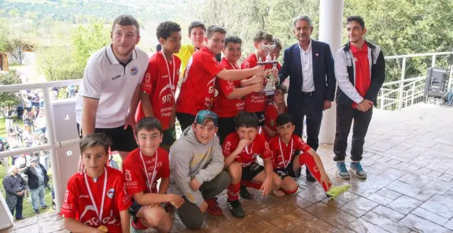 700 niños de 16 equipos de Cantabria y Castilla y León participan en el IV Torneo de Fútbol 7 'Asón Cup'