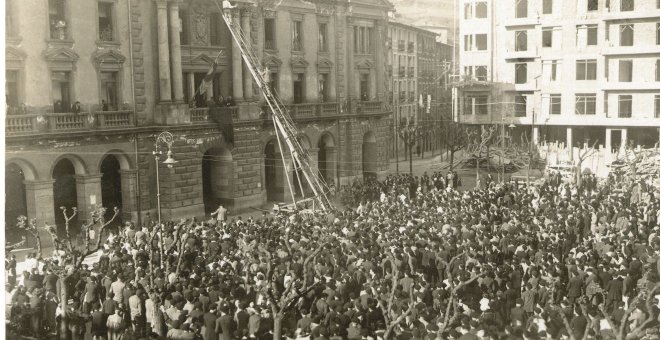 ¿Cuál fue la primera ciudad en proclamar la II República?