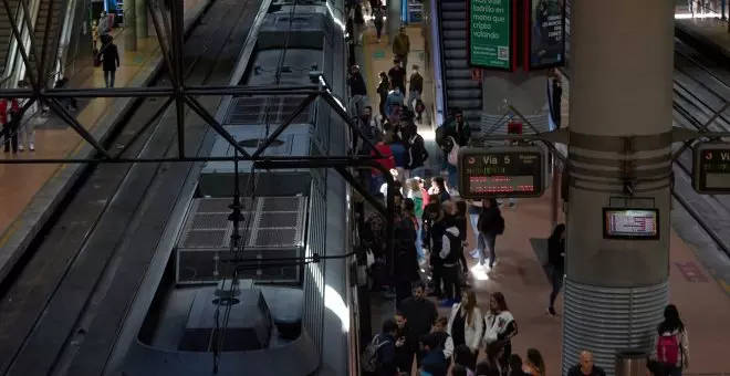 Muere un joven de 15 años tras electrocutarse por tocar la catenaria en una estación de trenes de Madrid