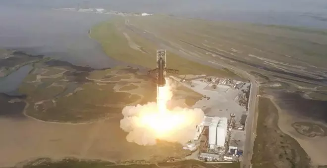 El cohete Starship de Elon Musk despega, vuela cuatro minutos y explota en el aire