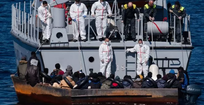 Unos 500 migrantes llegan a las costas italianas en las últimas horas