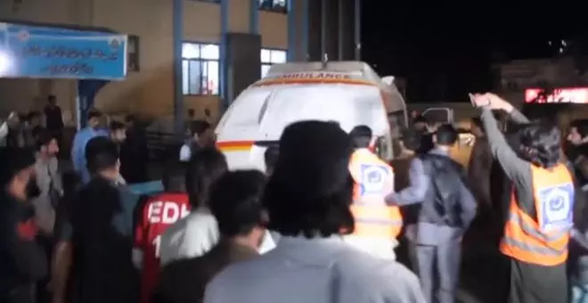 Al menos 12 muertos y decenas de heridos por una explosión en una comisaría de Policía de Pakistán