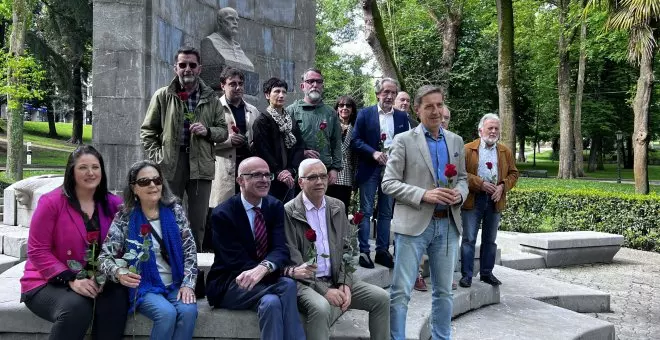 Llaneza propone recuperar la huella de Clarín en Oviedo